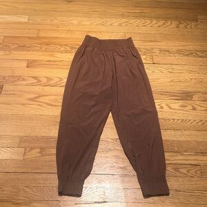 Vuori Villa Joggers. Hazelnut color ( dusty pink ). Size XS.
